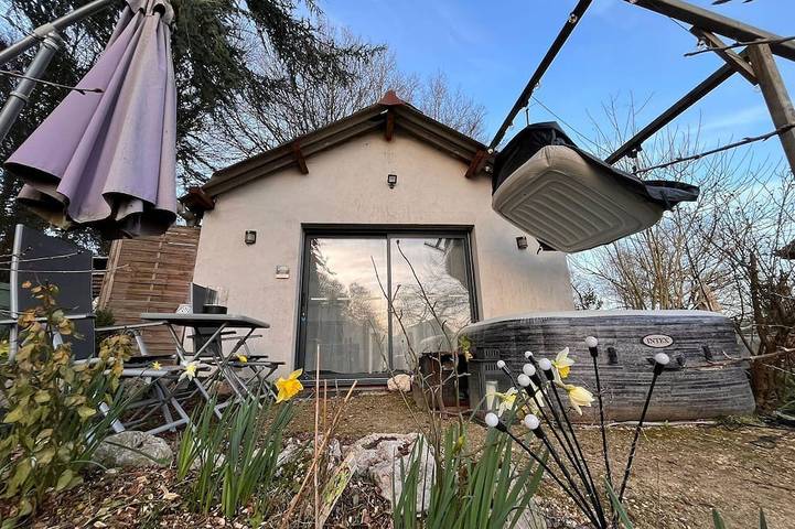 Location de vacances pour 4 personnes, avec sauna et jardin ainsi que piscine et terrasse à Chouzy-sur-Cisse