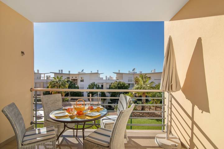 Ganze Wohnung, Ferienwohnung "Da Ourada Marina Luz" mit 2 Balkonen, Gemeinschaftspool und WLAN in Albufeira e Olhos de Água, Faro Distrikt