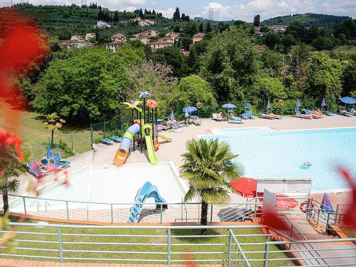 Glamping per 2 persone, con Idromassaggio e Terrazza nonché Piscina per bambini e Piscina in Chianti