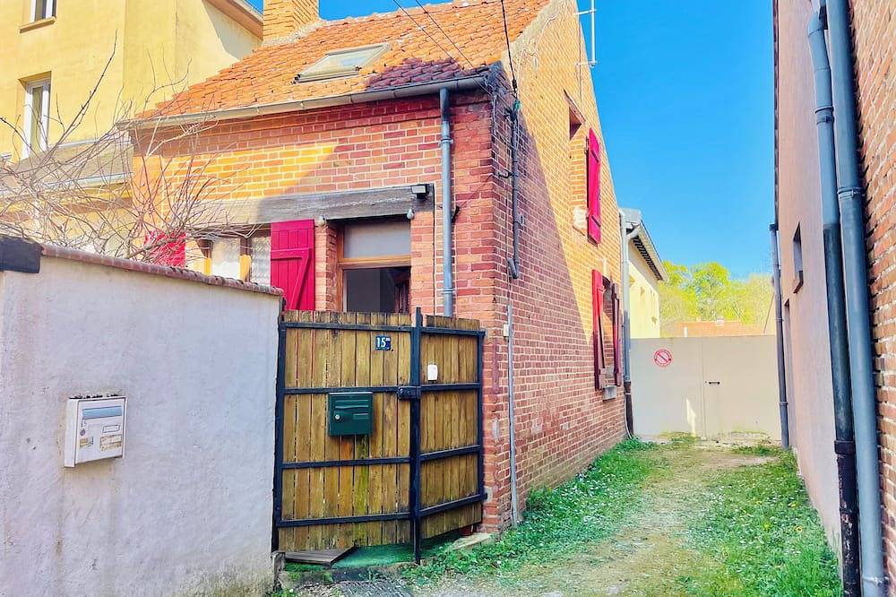 La Petite Maison Solognote at the foot of the Château in La Ferté-Saint-Aubin, Sologne