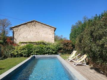 Gîte pour 2 personnes, avec terrasse et piscine à Puyvert
