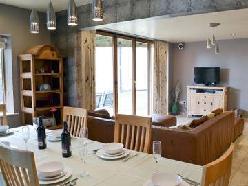 Holiday Rental for 12 People in Buxton, Peak District, Photo 3