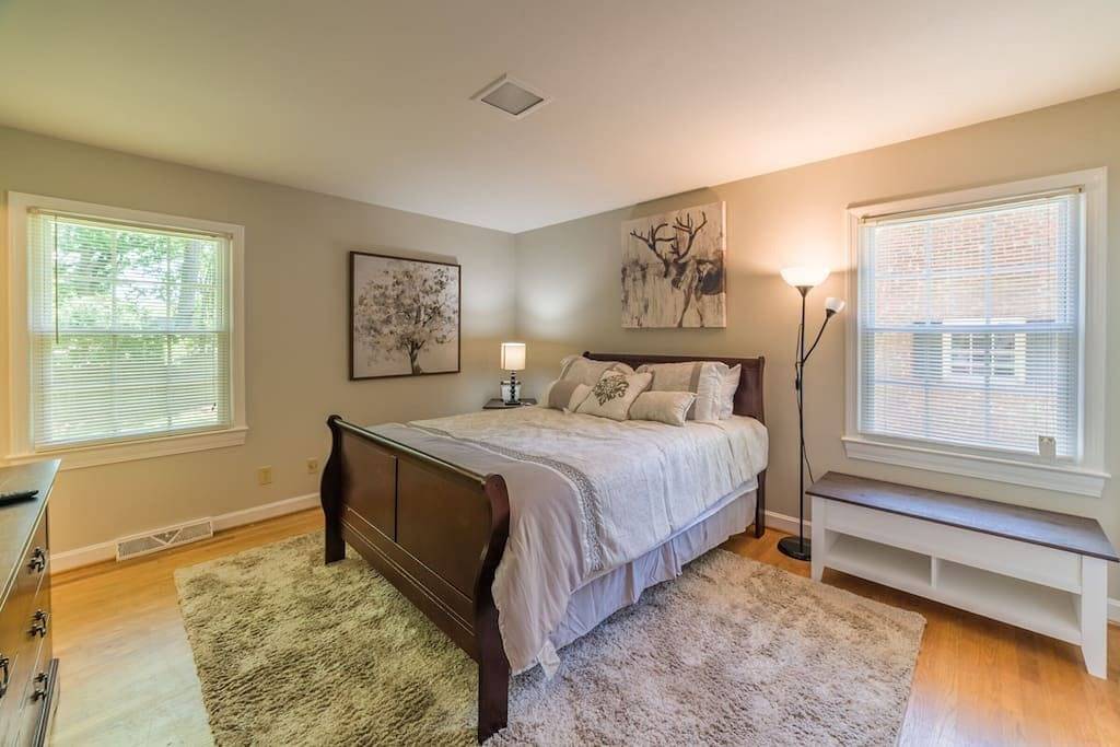 Modern 4 Bedroom pets welcome in Greensboro, Guilford County