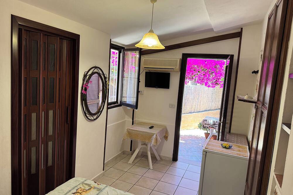 Double room with private bathroom in Santa Domenica, Vibo Valentia Province