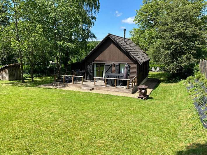 Chalet voor 6 personen, with tuin and terras as well as whirlpool in Provincie Luxemburg