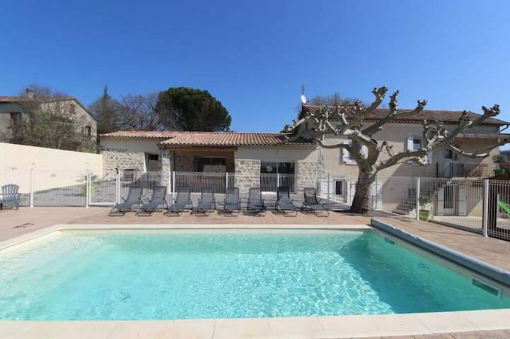 Location de vacances pour 15 personnes, avec Terrasse et Jardin à Ruoms