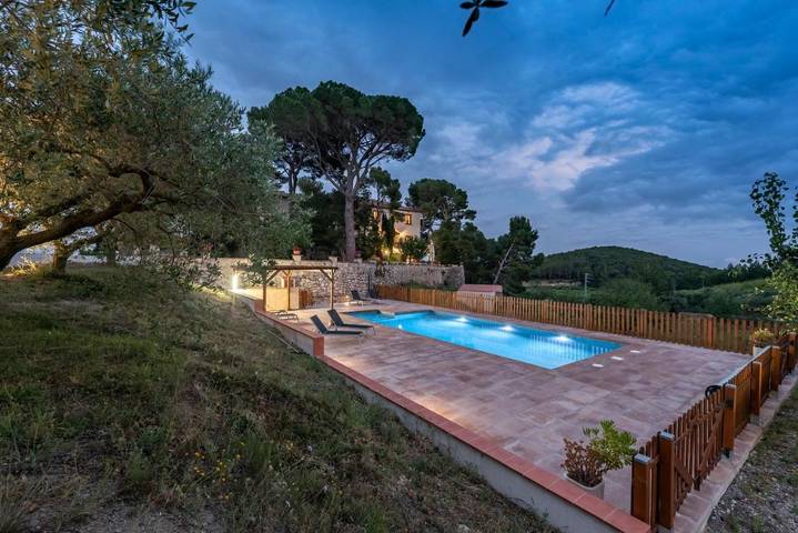 Casa rural para 18 personas, con jardín además de piscina y vistas en Alto Campo