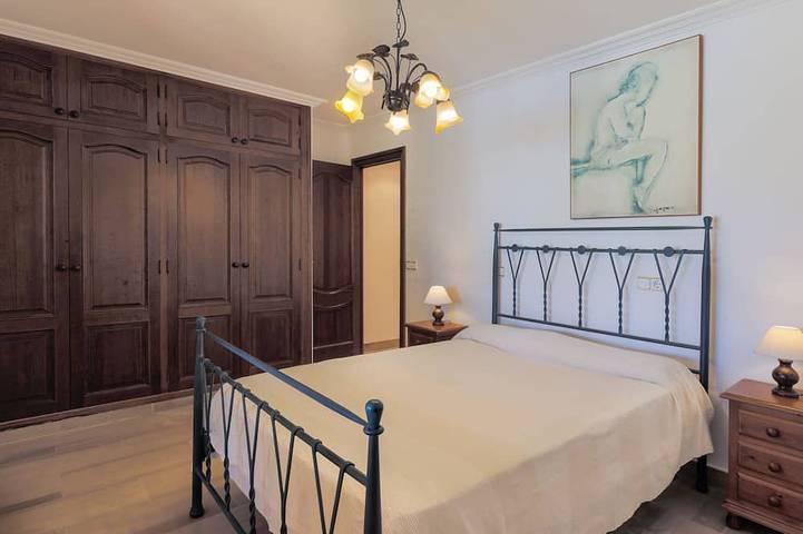 Casa con fantástica piscina y tobogán, pista de tenis, aire acondicionado, wifi. in Felanitx, Costa de Mallorca