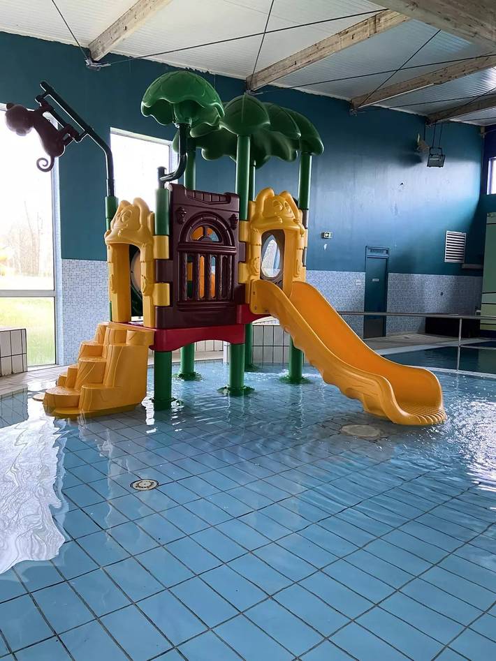 Mobil home pour 10 personnes, avec terrasse ainsi que piscine et jacuzzi à Signy-le-Petit - 2