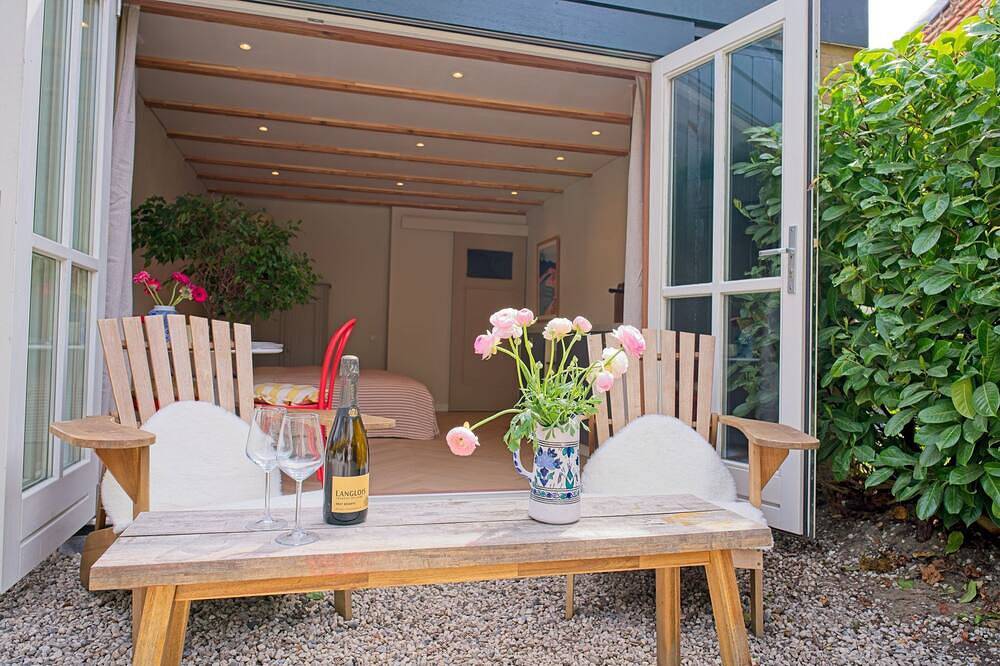 Brand New Romantic Cottage by the Sea in Niederländische Nordsee