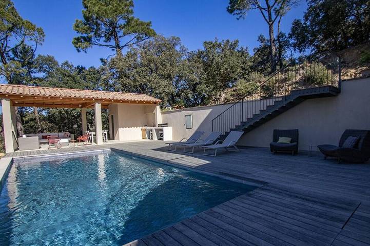 Villa für 8 Personen, mit Pool und Balkon sowie Garten - 1