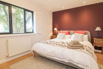 Log Cabin for 4 People in Surrey Hills, South East England, Photo 4