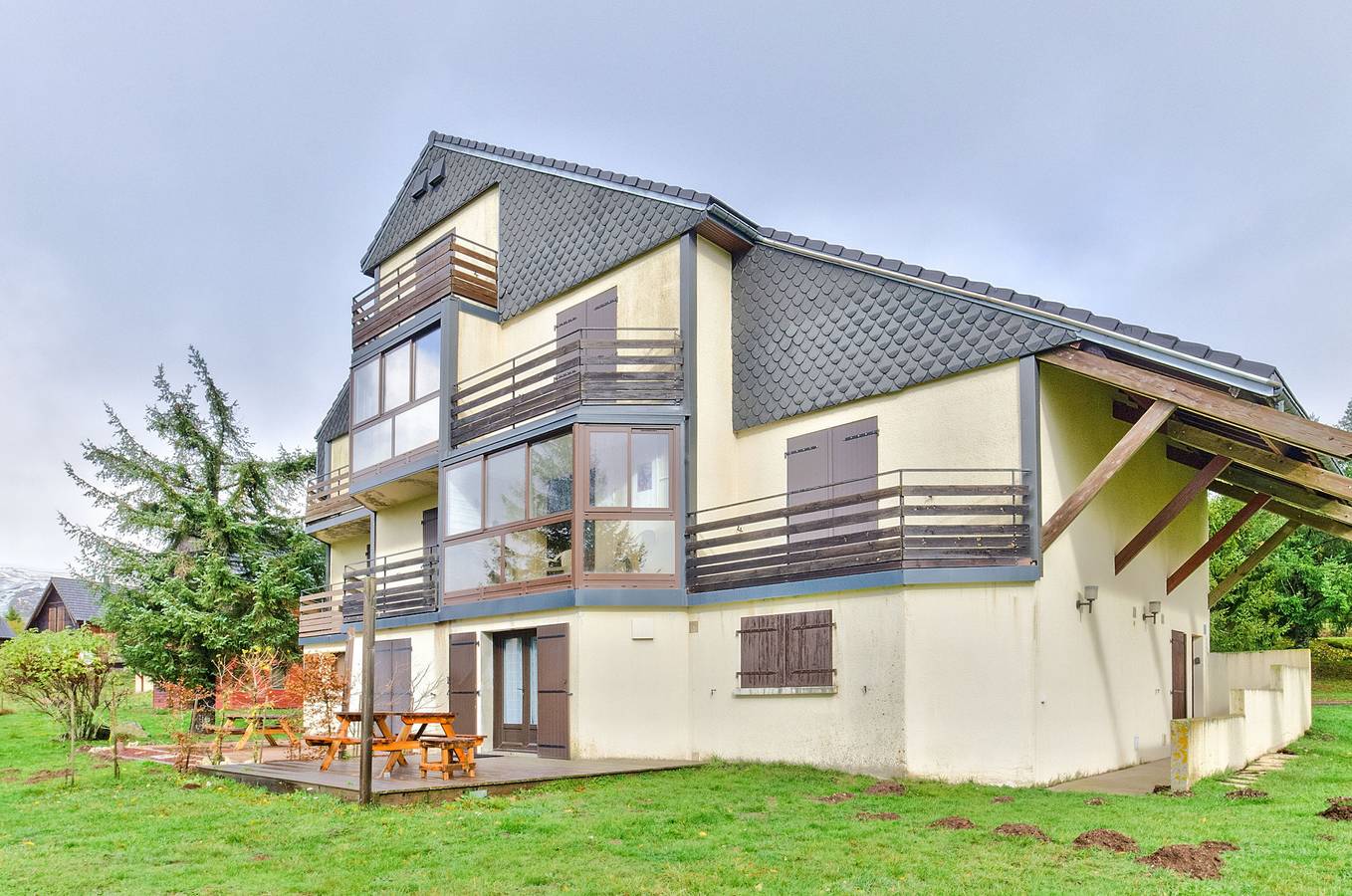 Appartement entier, Appartement de vacances pour 8 personnes avec terrasse in Lac Pavin, Besse-et-Saint-Anastaise