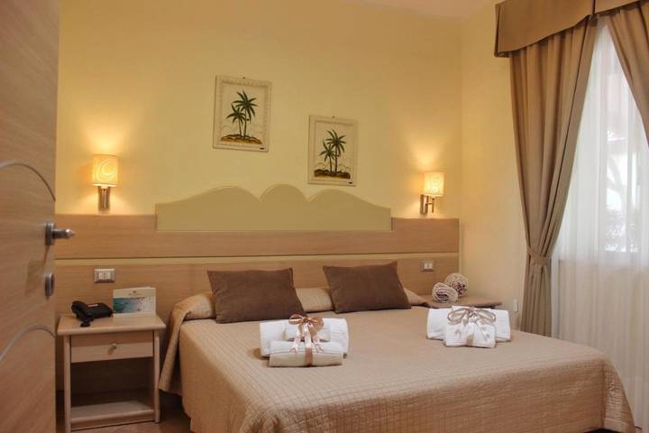Hôtel pour 2 personnes, avec Balcon et Terrasse ainsi que Jardin et Piscine à Zambrone - 4