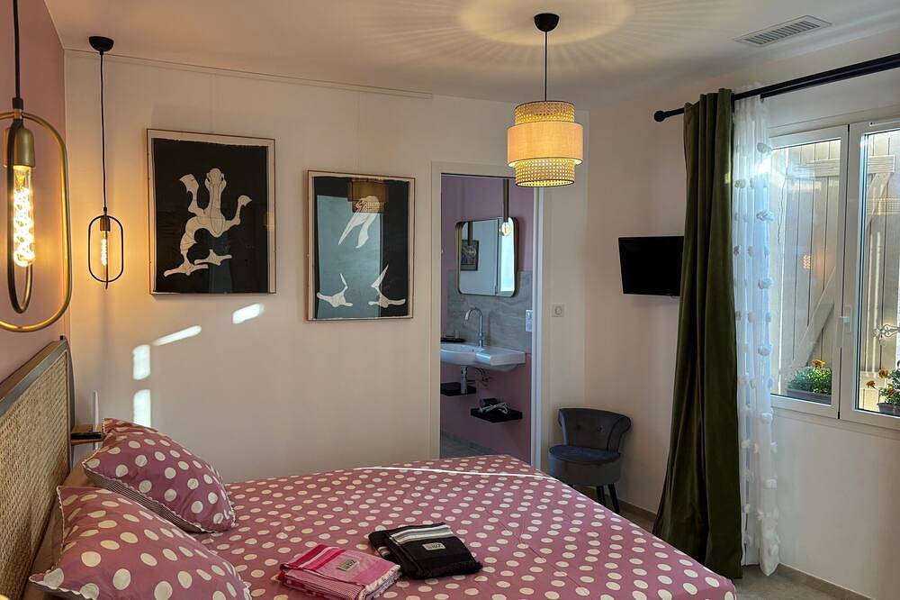 La Camarguaise Room Breakfast included. Sol en Ciel house. in Aigues-Mortes, Côte d'Améthyste