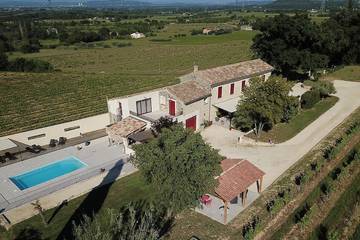 Location de vacances pour 11 personnes, avec jardin et balcon à Saint-Julien-de-Peyrolas