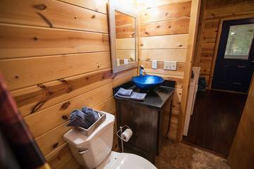 Glamping for 2 Guests in Broken Bow Lake, Oklahoma, Picture 3