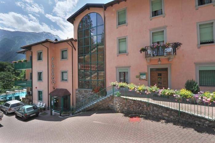 Hôtel pour 2 personnes, avec piscine ainsi que jardin et vue à Sondalo