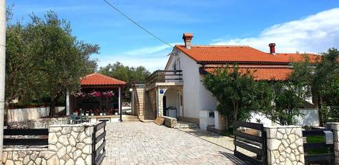 Maison d’hôte pour 6 personnes, avec terrasse et vue, animaux acceptés dans Krk