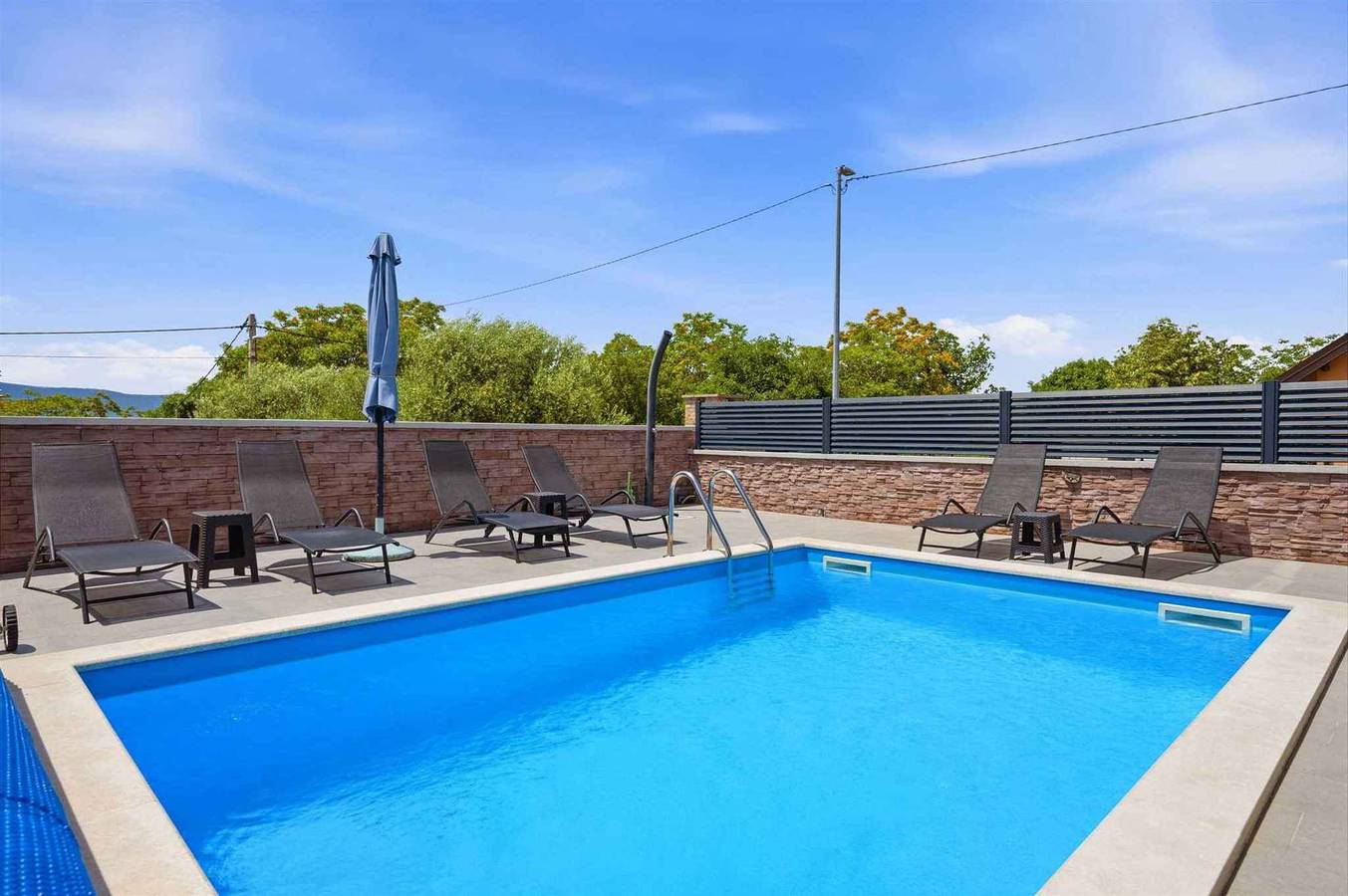 Ferienhaus mit Pool und Klimaanlage in Pinezici, Krk