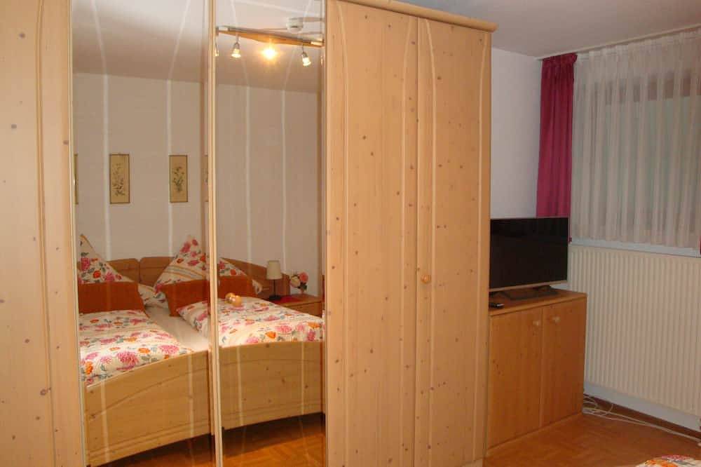Ganze Wohnung, Sehr ruhig und doch zentral, modern und komfortabel, Bergblick, nahe Skilift in Oberammergau, Bayerische Alpen