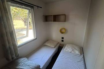 Camping pour 4 Personnes dans Roquebrune-sur-Argens, Région de Draguignan, Photo 1