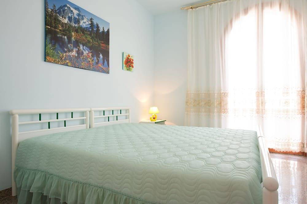 Entire apartment, Paradise Terrace 150 mt Pietre Nere beach in Pozzallo, Ragusa Province