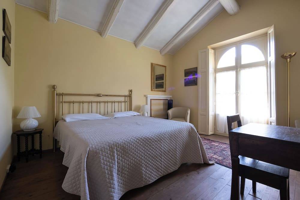 Villa Favorita - Caretaker's House in Bra, Cuneo Provinz