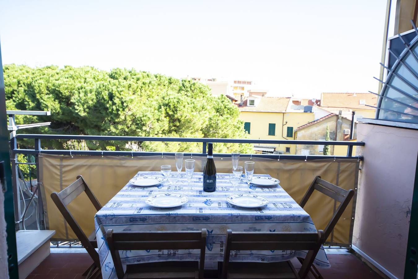 Ganze Ferienwohnung, Ferienwohnung für 4 Personen mit Balkon in San Lorenzo al Mare, Riviera di Ponente