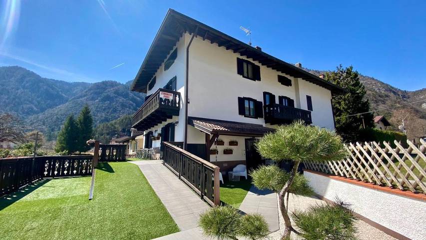 Appartamento per 3 persone, con giardino e panorama in Ledro