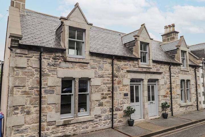 Cottage for 9 people, with garden in Cullen