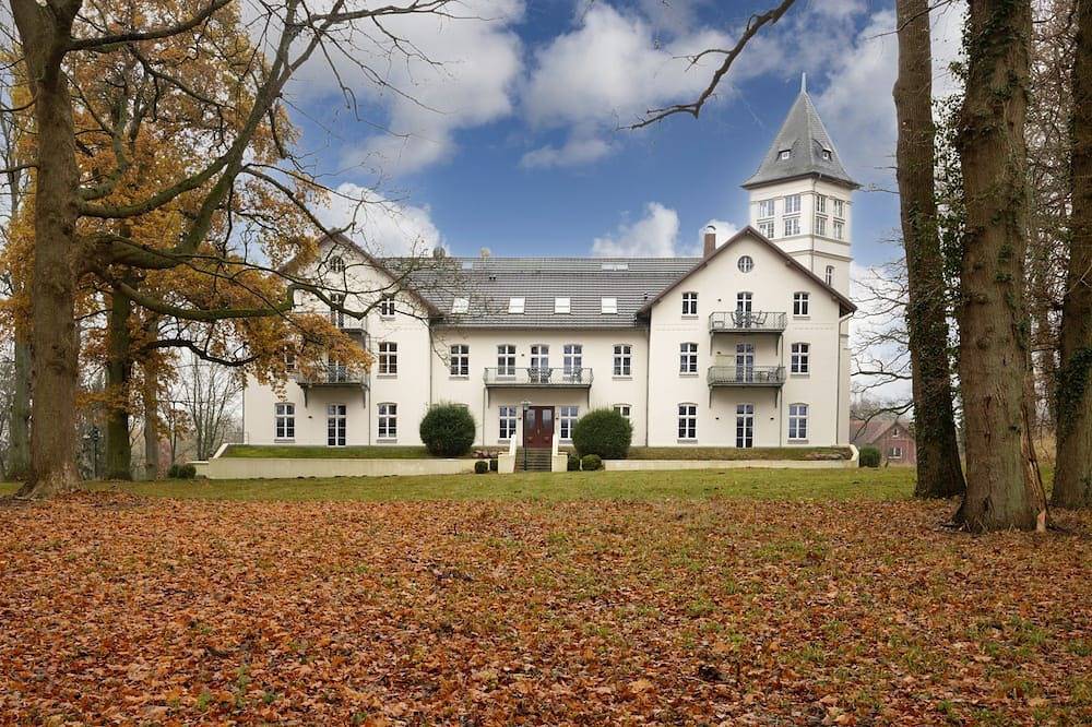 Schloss Hohen Niendorf bei Kühlungsborn, Kamin & Sauna in Hohen Niendorf, Bastorf