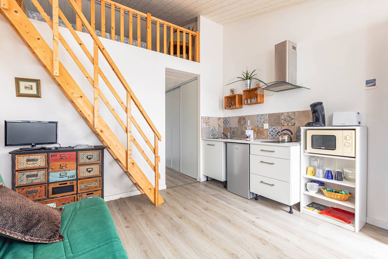 Studio entier, Studio « Coquet Indépendant sur l’île » avec terrasse privée, jardin commun et Wi-Fi in Saint-Georges-d'Oléron, Côte de Beauté
