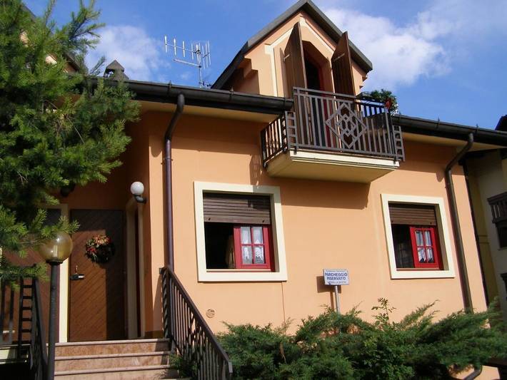 Casa vacanza per 6 persone, con Balcone e Terrazza nonché Giardino e Panorama a Gallio