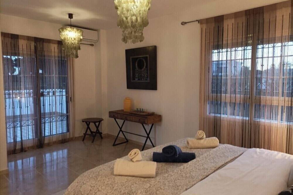 Schöne Villa in Strandnähe. Abgeschiedener Garten mit privatem Pool. in Playa Nueva Umbría, El Portil