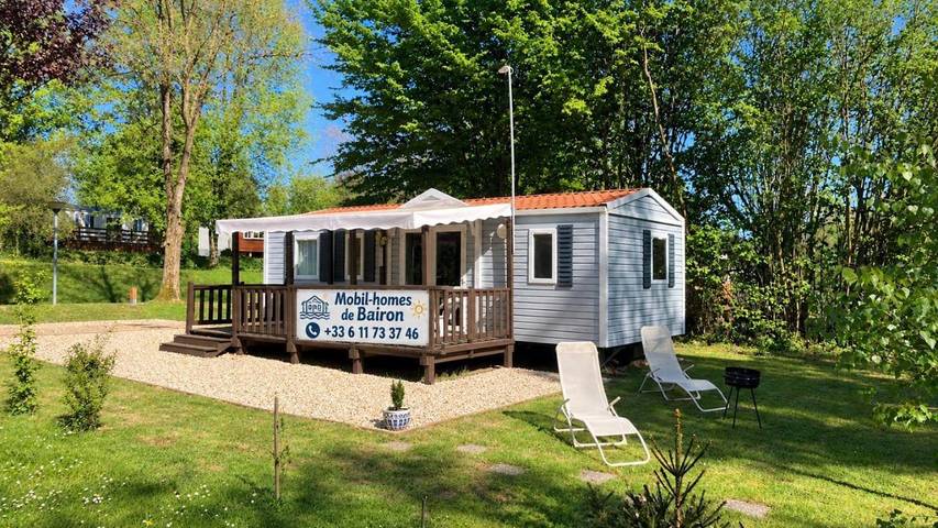 Camping pour 6 personnes, avec Terrasse et Jardin ainsi que Piscine et Vue sur le lac