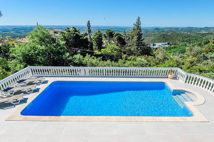 Ferienhaus für 6 Personen, mit Balkon und Garten