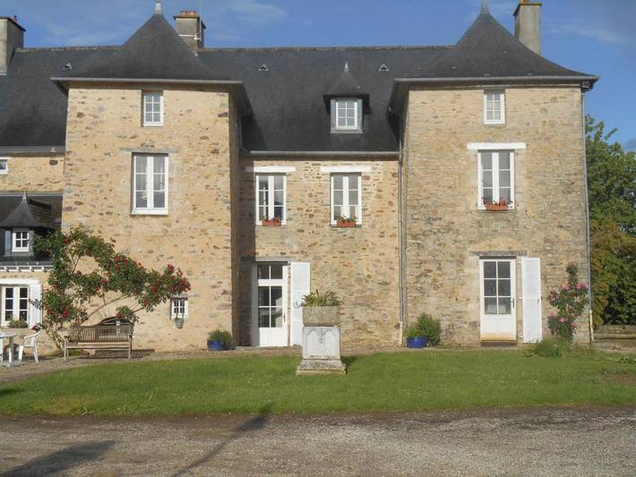 Maison d’hôte pour 3 personnes, avec piscine ainsi que vue et jardin, adapté aux familles à Erbrée
