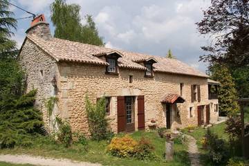 Gîte pour 6 personnes, avec balcon et jardin à Saint-Martin-des-Combes