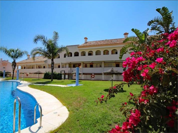 Apartamento para 8 personas, con jacuzzi además de jardín y piscina en Arroyo de La Miel