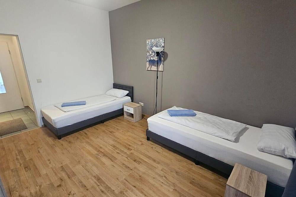 Ganze Wohnung, 1 Zimmer/room in Oberschleißheim, Oberbayern