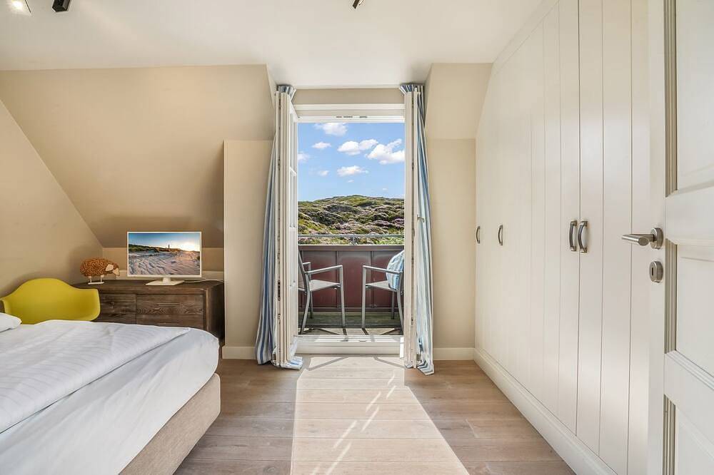 Ganze Wohnung, Modernes Ferienhaus mit 3 Schlafzimmern mit Terrasse, Strandkorb und Kamin - in Hörnum, Sylt