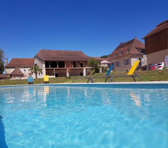 Location de vacances pour 10 personnes, avec vue ainsi que terrasse et piscine à Tour-de-Faure - 4