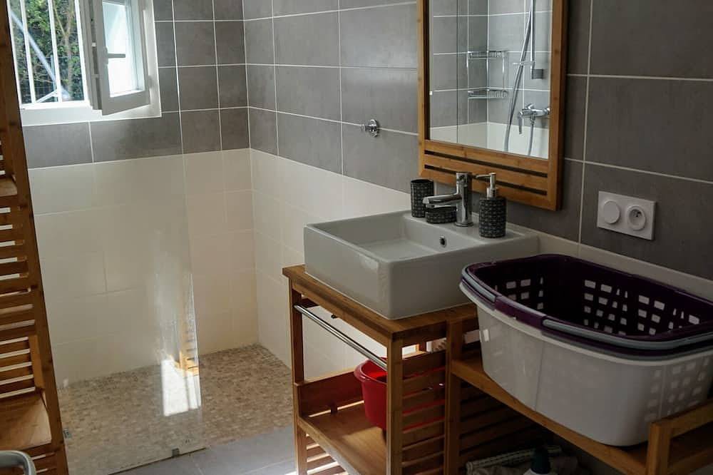 Angenehmes Haus perfekt 6 Minuten zu Fuß von einem schönen Strand entfernt in Saint-Georges-d'Oléron, Côte de Beauté