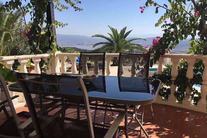 Ferienhaus für 8 Personen, mit Pool und Garten in Ägäisregion