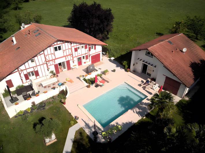Location de vacances pour 8 personnes, avec jardin à Garrey