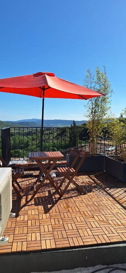 Gîte de village 2p, terrasse de toit et jacuzzi privatif in Aubignas, Privas (arrondissement)