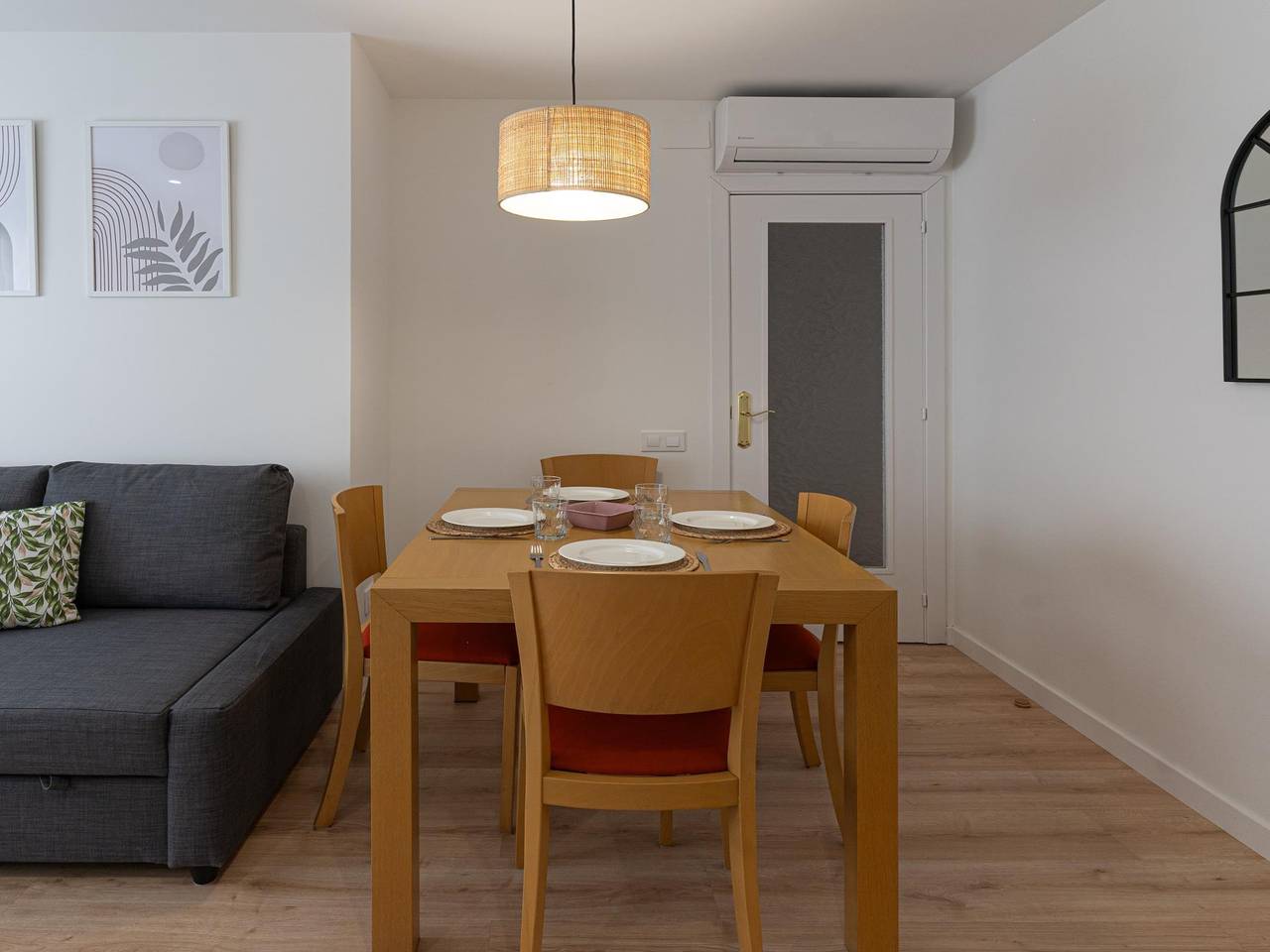 Ganze Ferienwohnung, Ferienwohnung für 4 Personen mit Pool in Barcelona Zentrum, Barcelona