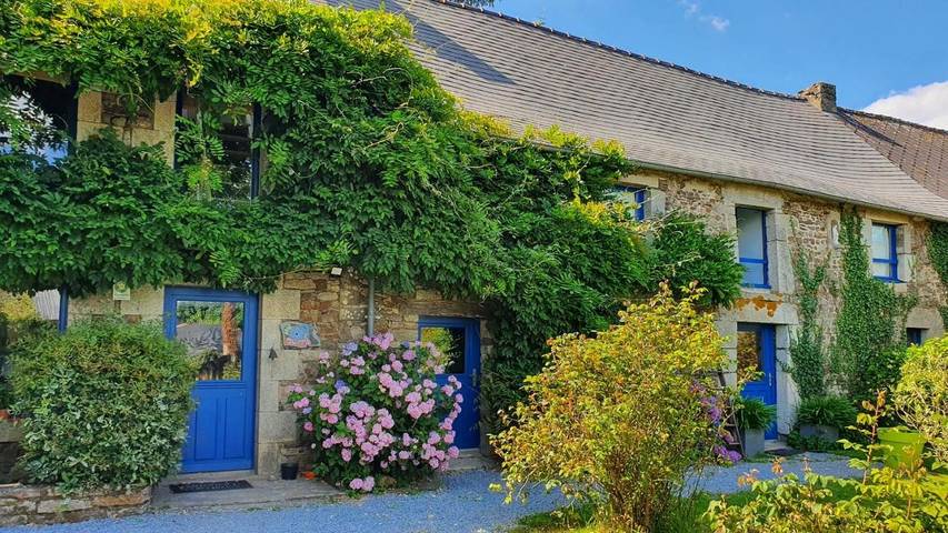 Location de vacances pour 10 personnes, avec Terrasse ainsi que Jardin et Vue à La Grée-Saint-Laurent