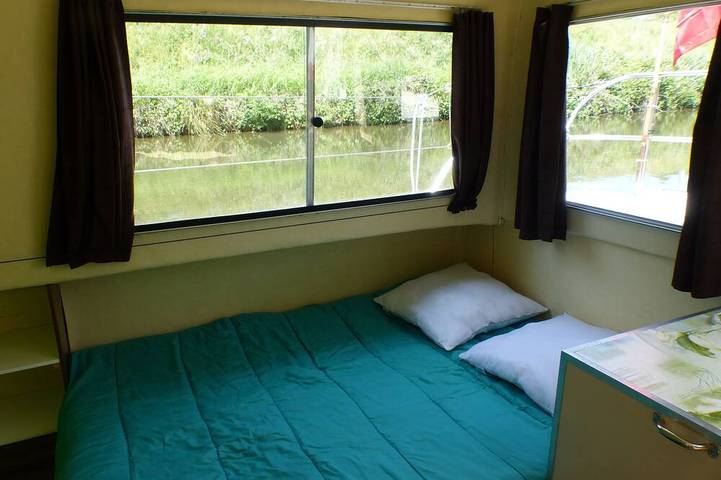 Péniche pour 5 personnes, animaux acceptés dans Allier - 2